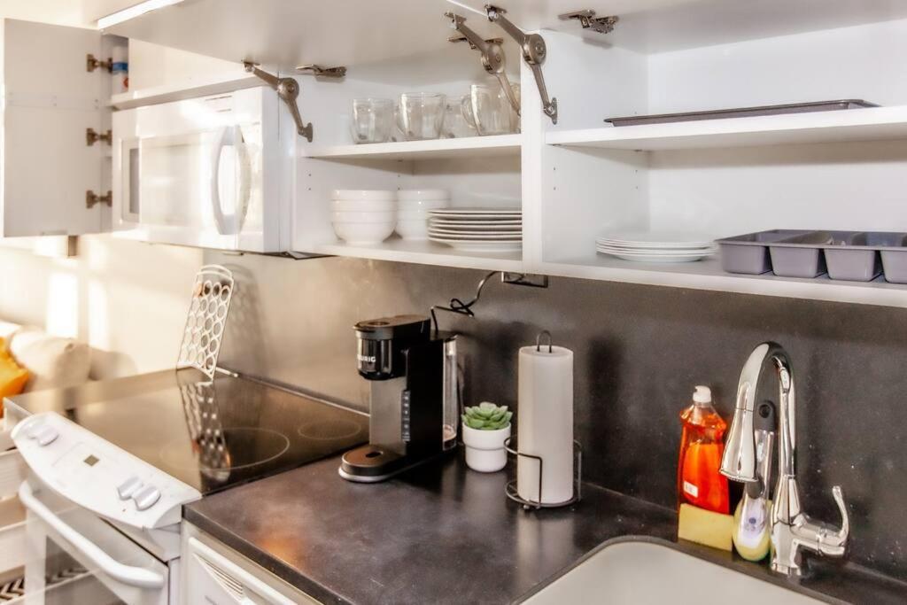 Skyhigh Haven Led-lit Downtown Retreat Apartment Toronto