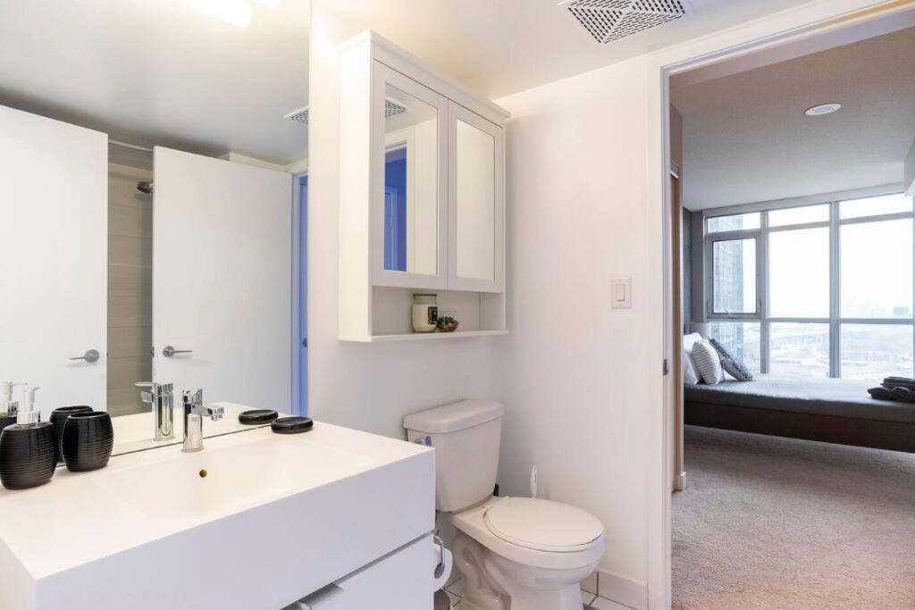 Apartment Skyhigh Haven Led-lit Downtown Retreat *