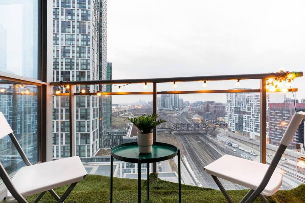 Apartment Skyhigh Haven Led-lit Downtown Retreat Toronto