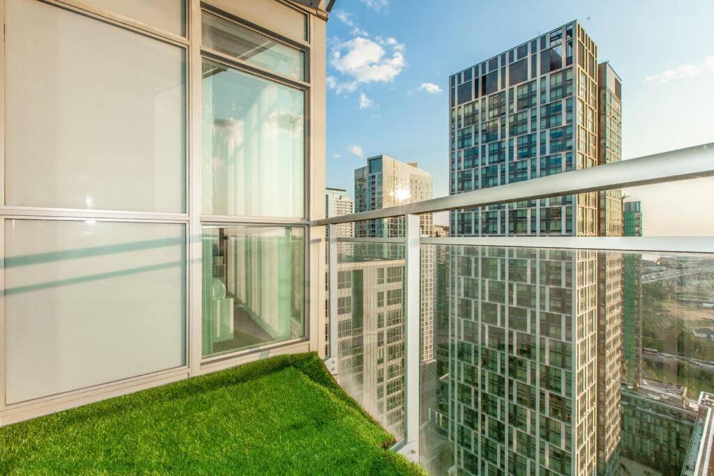 Apartment Skyhigh Haven Led-lit Downtown Retreat