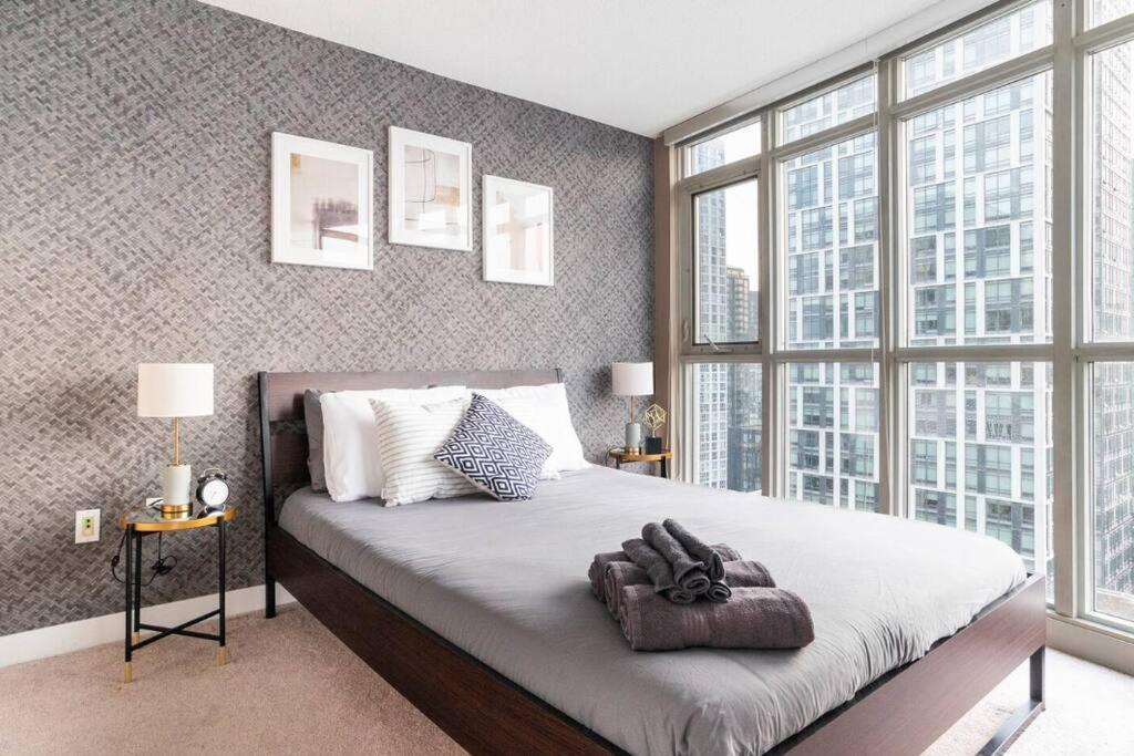 Apartment Skyhigh Haven Led-lit Downtown Retreat Toronto