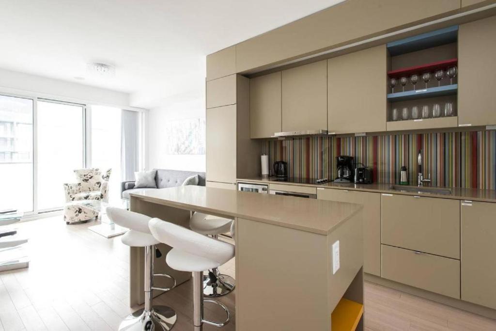 The Pinnacle - Downtown Entertainment District Apartment *