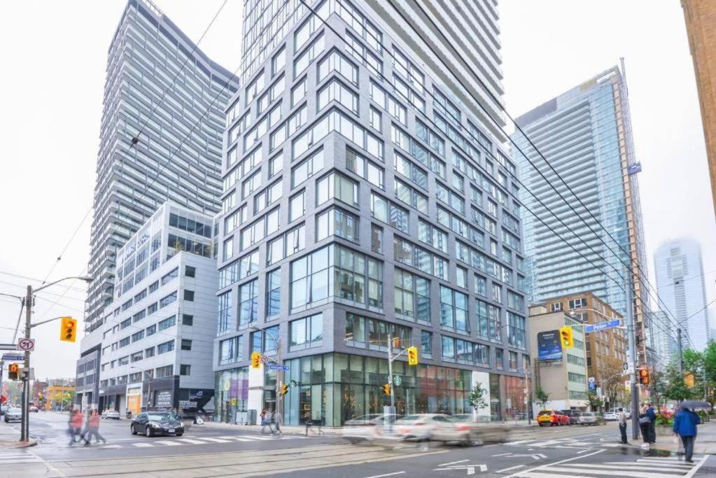 The Pinnacle - Downtown Entertainment District * Toronto