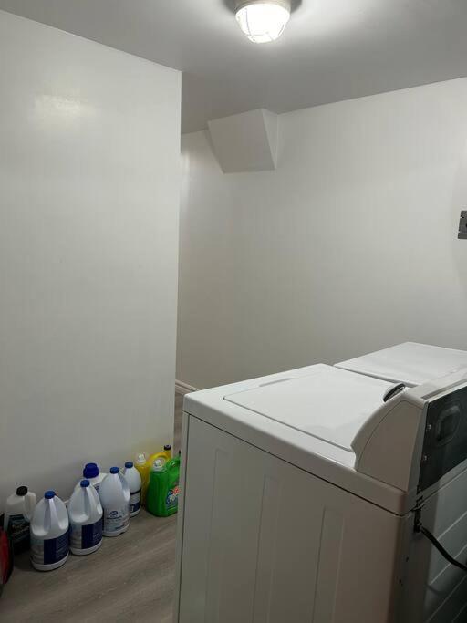 Wishing Well 2-bedrooms Cozy Toronto