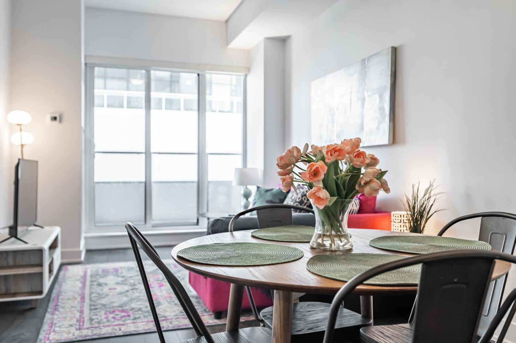 Spacious By Close To Pearson Airport, Free Parking!