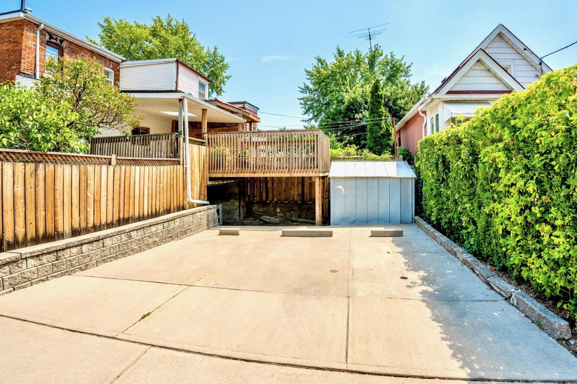 Stunning With Large Patio Sundeck Holiday home Toronto