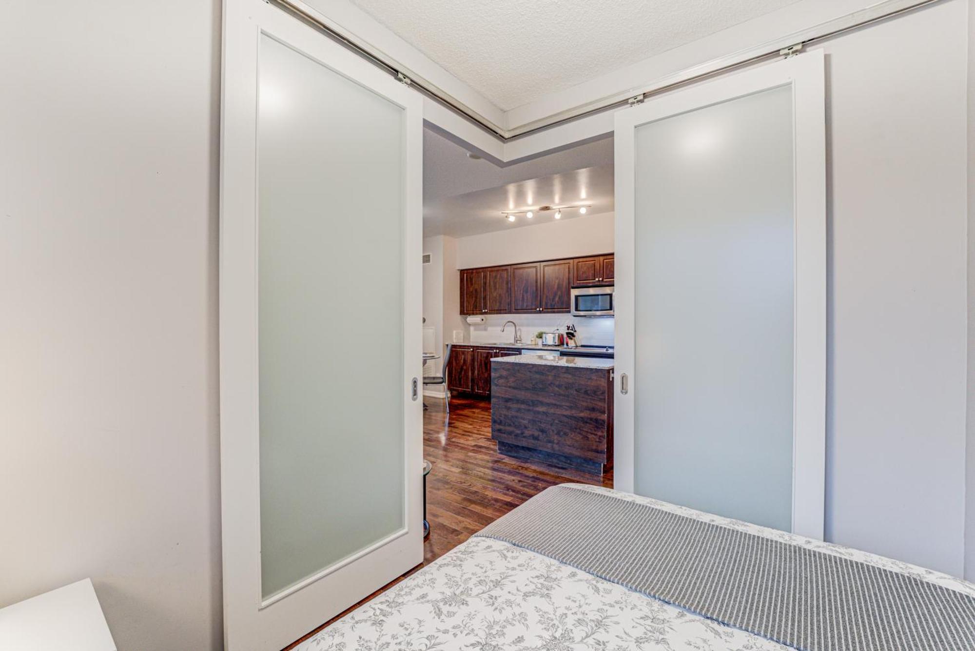 Apartment Prime Pad 2 Bedroom With Cn Tower View *