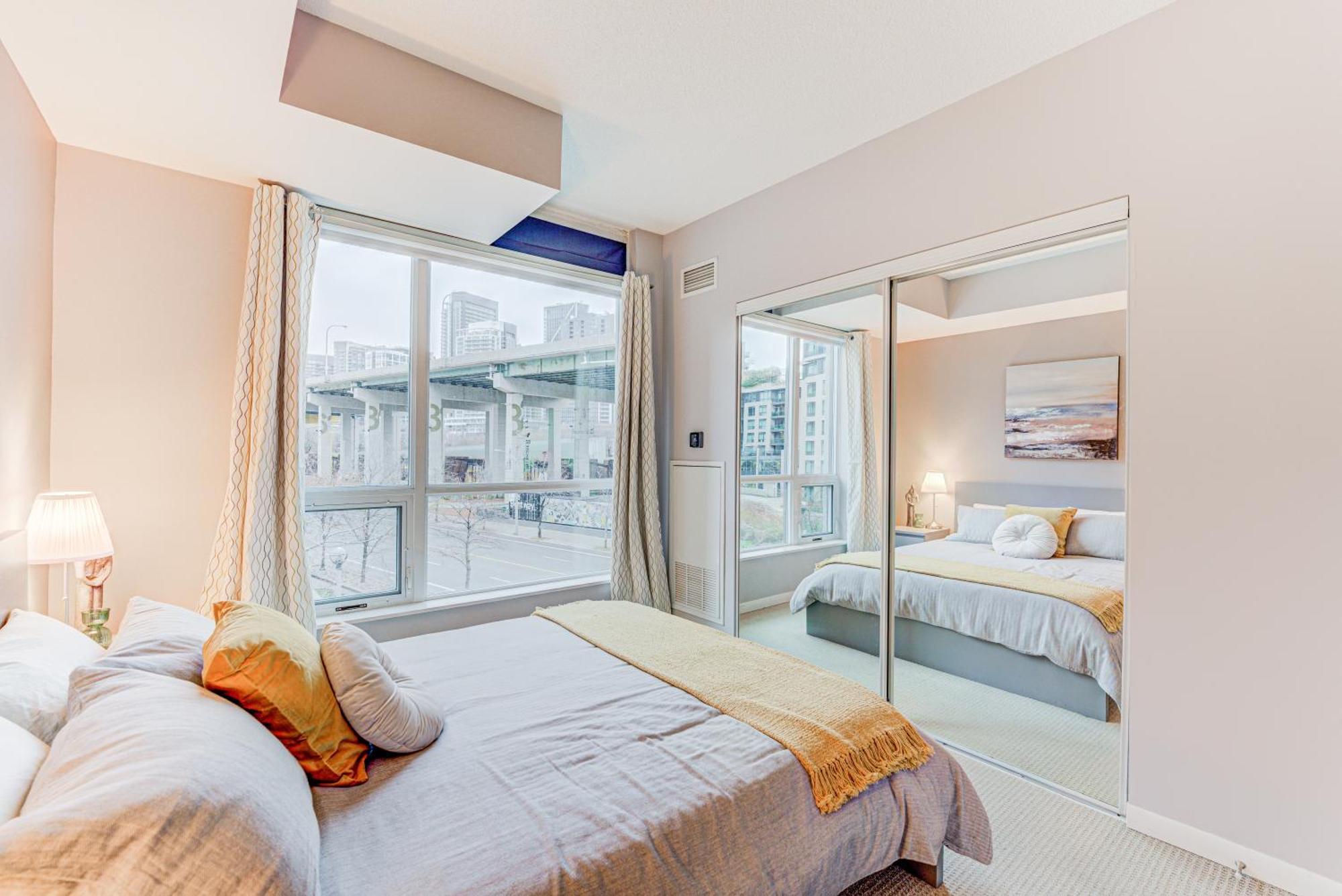 Prime Pad 2 Bedroom With Cn Tower View Apartment Toronto