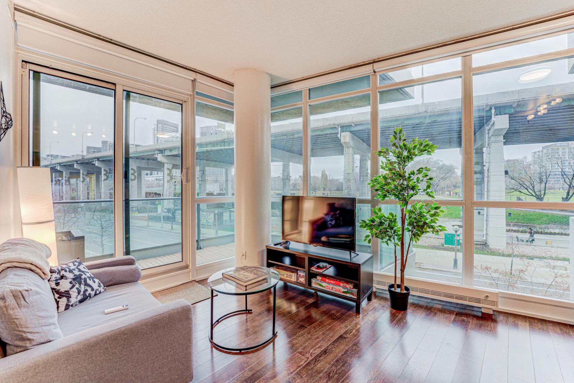 Apartment Prime Pad 2 Bedroom With Cn Tower View *