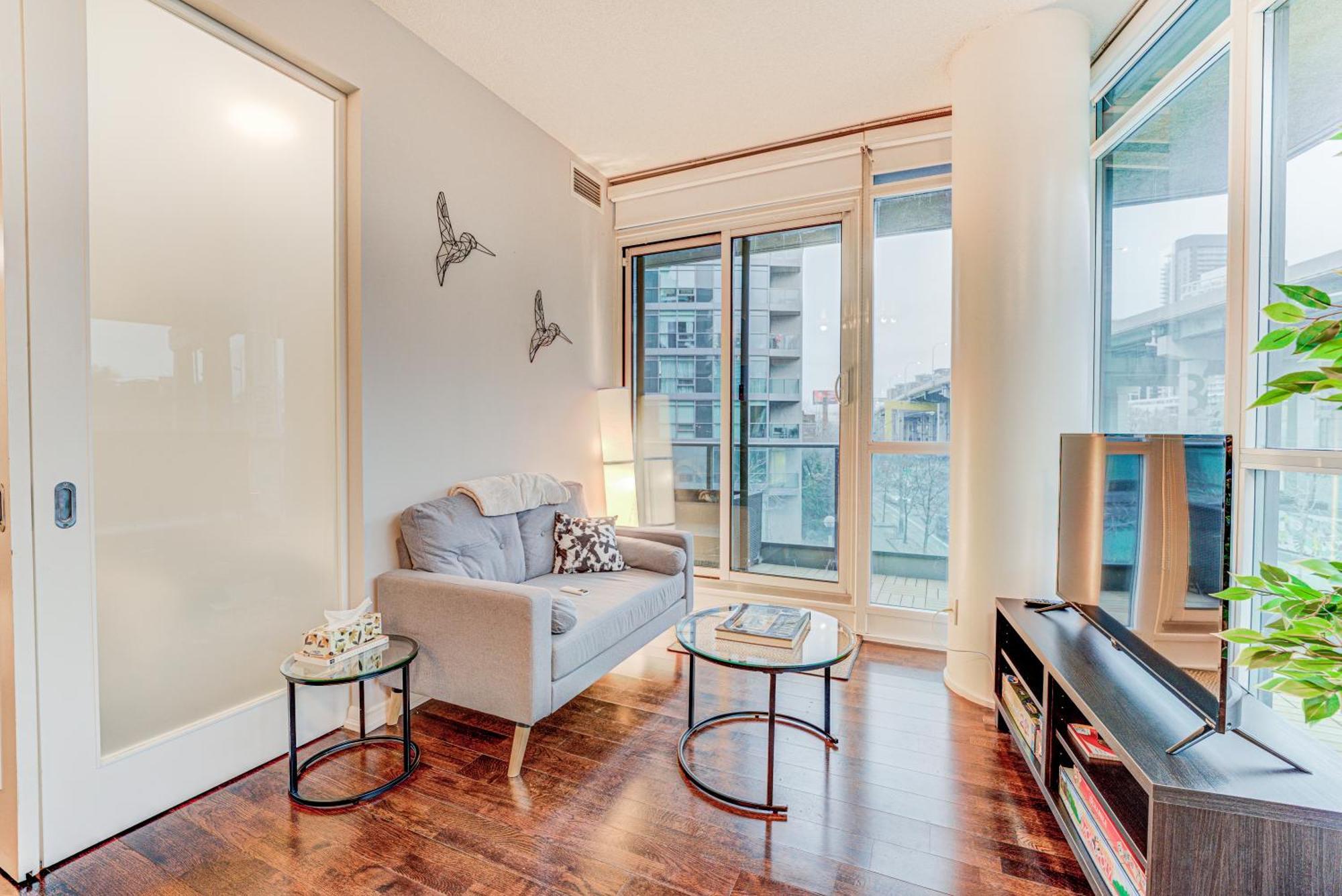 Prime Pad 2 Bedroom With Cn Tower View Apartment