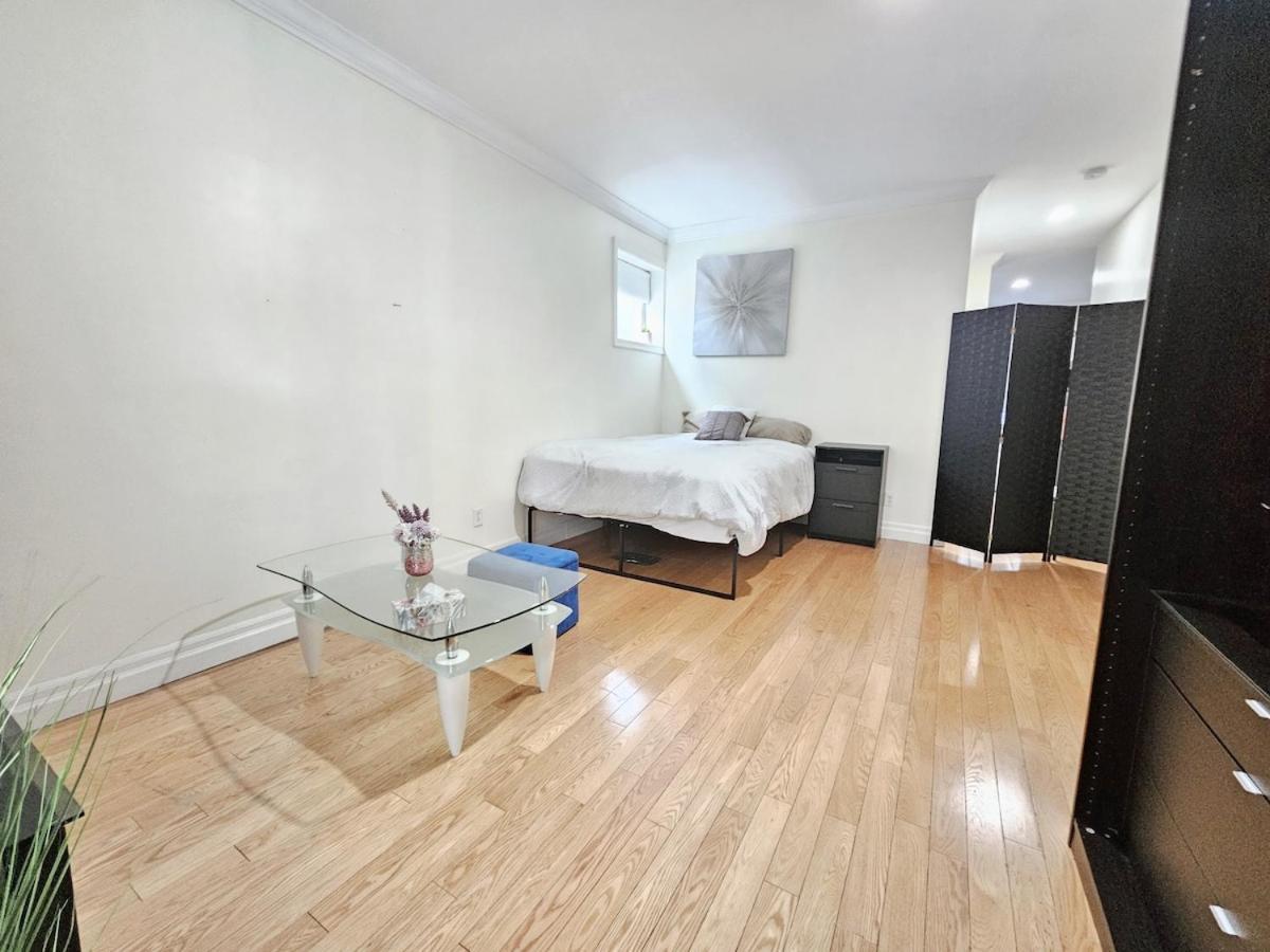 Apartment Mins Walk To Trinity Bellwood Park From Your Downtown Toronto