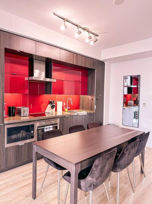 Elegant - Views, View, Free Parking Apartment Toronto