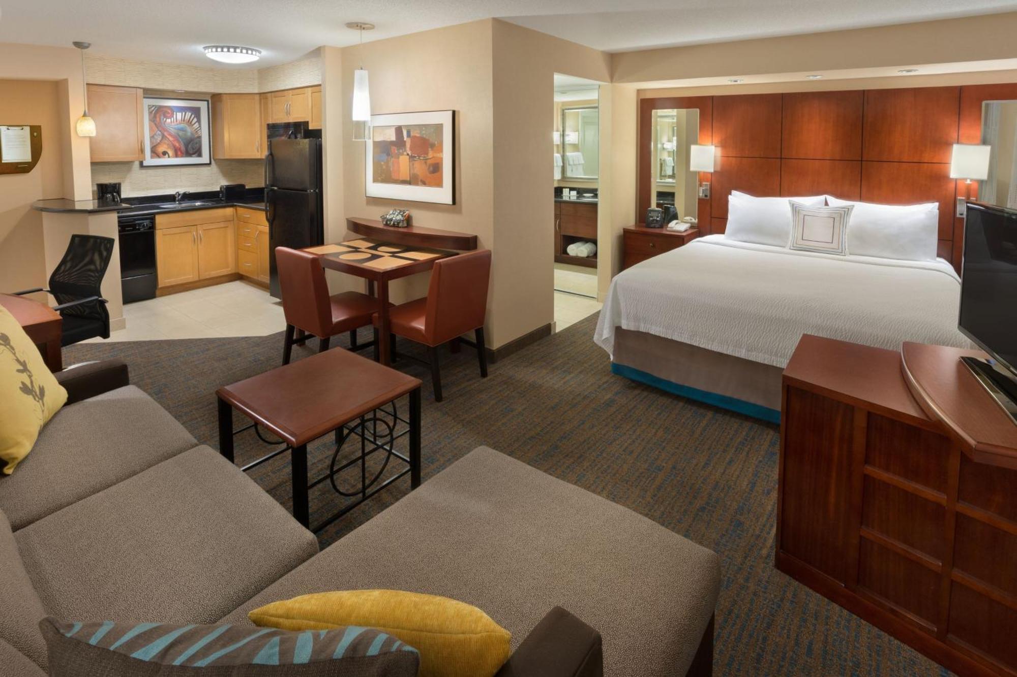 By Marriott Downtown / Entertainment District 4*