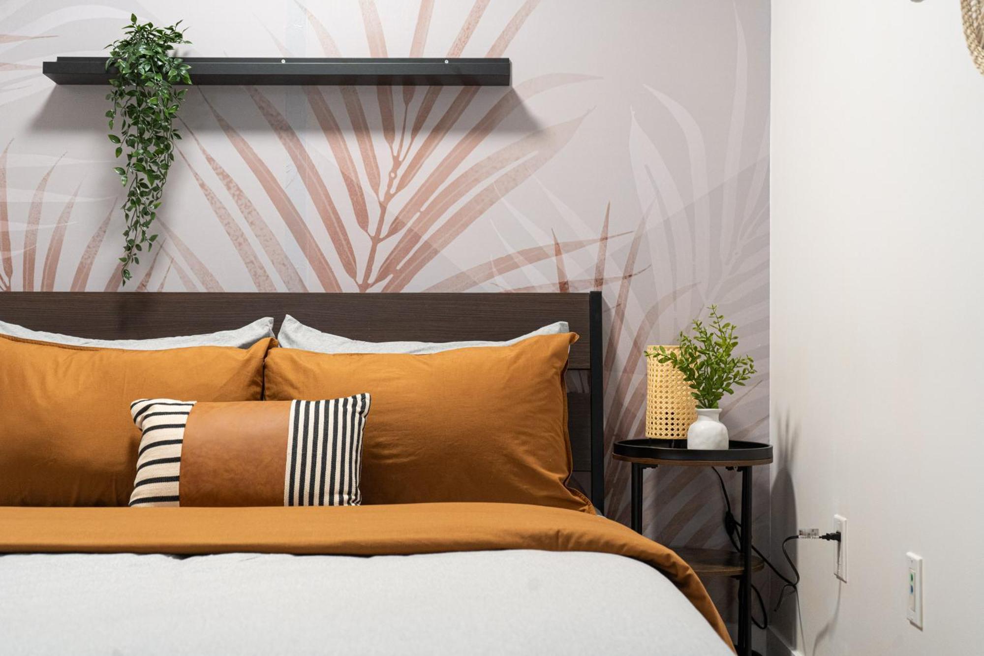 Stylish Downtown With Free Parking Apartment *