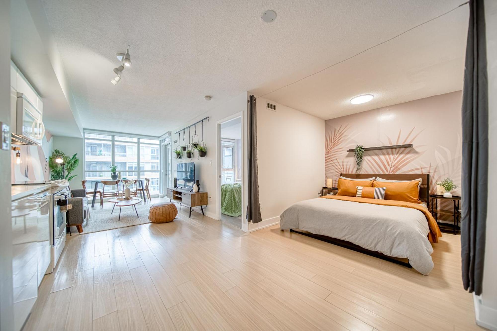 Stylish Downtown With Free Parking * Toronto