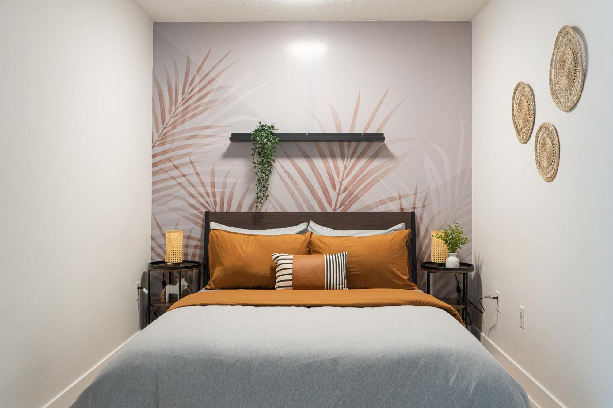 Stylish Downtown With Free Parking