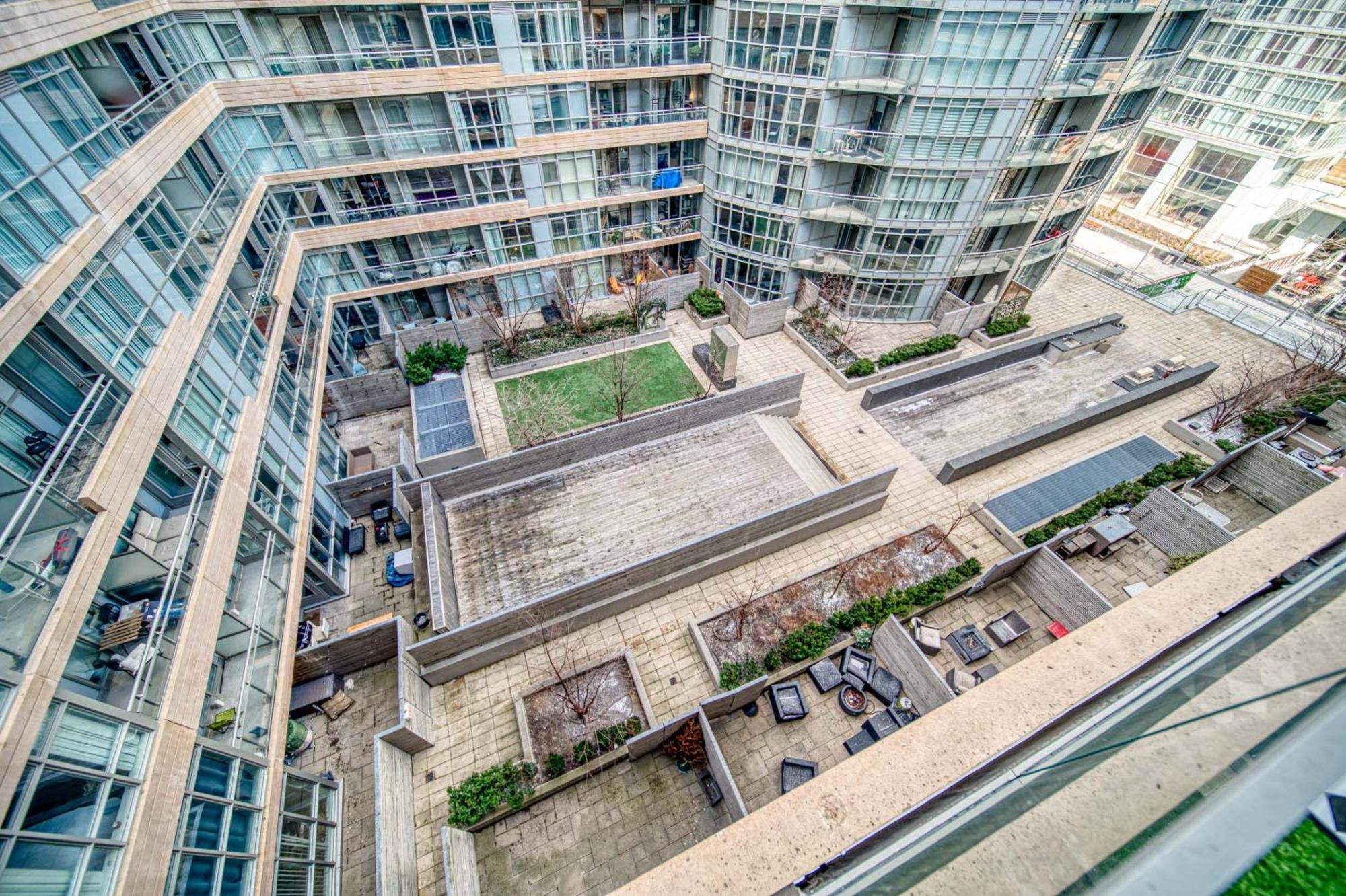 Stylish Downtown With Free Parking *