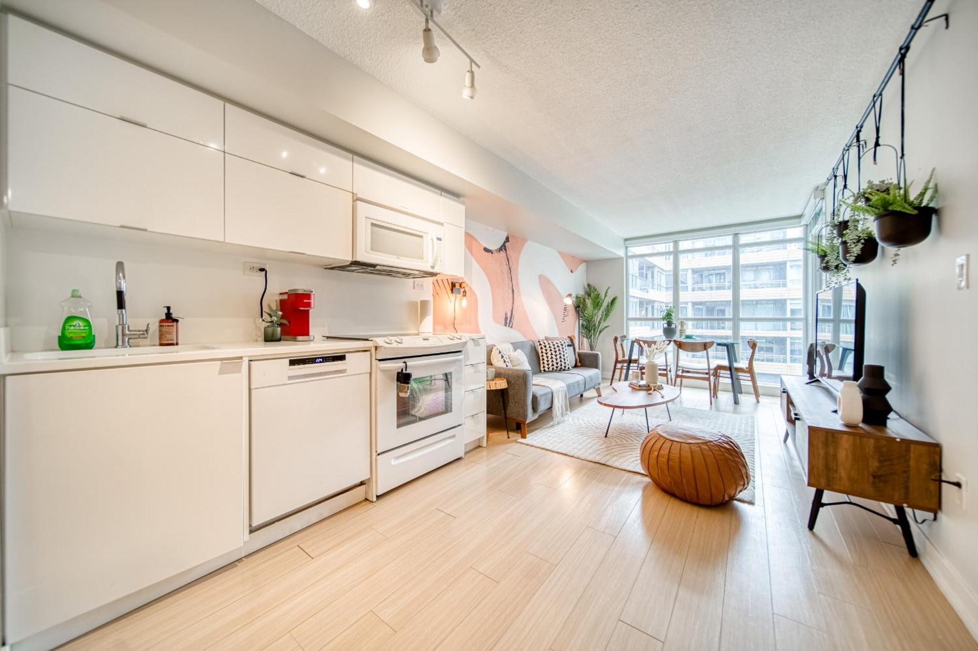 Stylish Downtown With Free Parking * Toronto