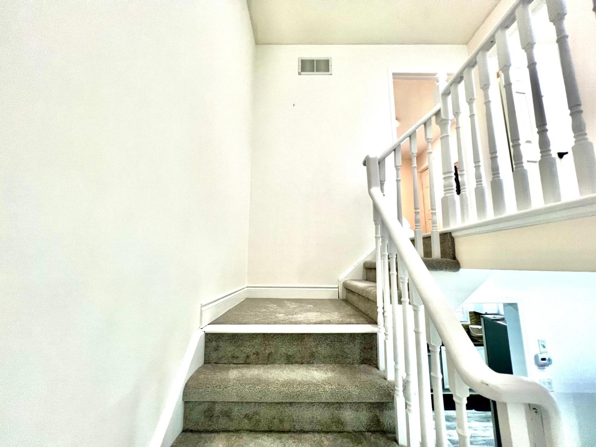 Cozy House Near Hwy401 & Go Station In Scarborough *