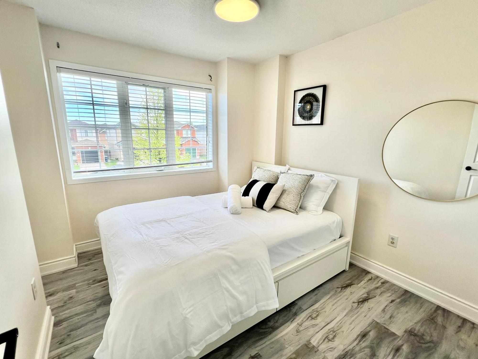 Cozy House Near Hwy401 & Go Station In Scarborough * Toronto