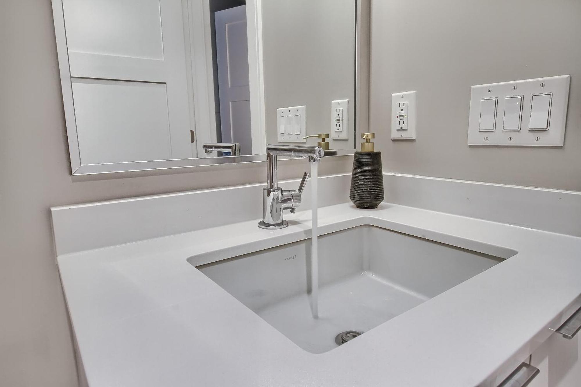 Luxury Townhouse In Downtown - Th1 Holiday home Toronto
