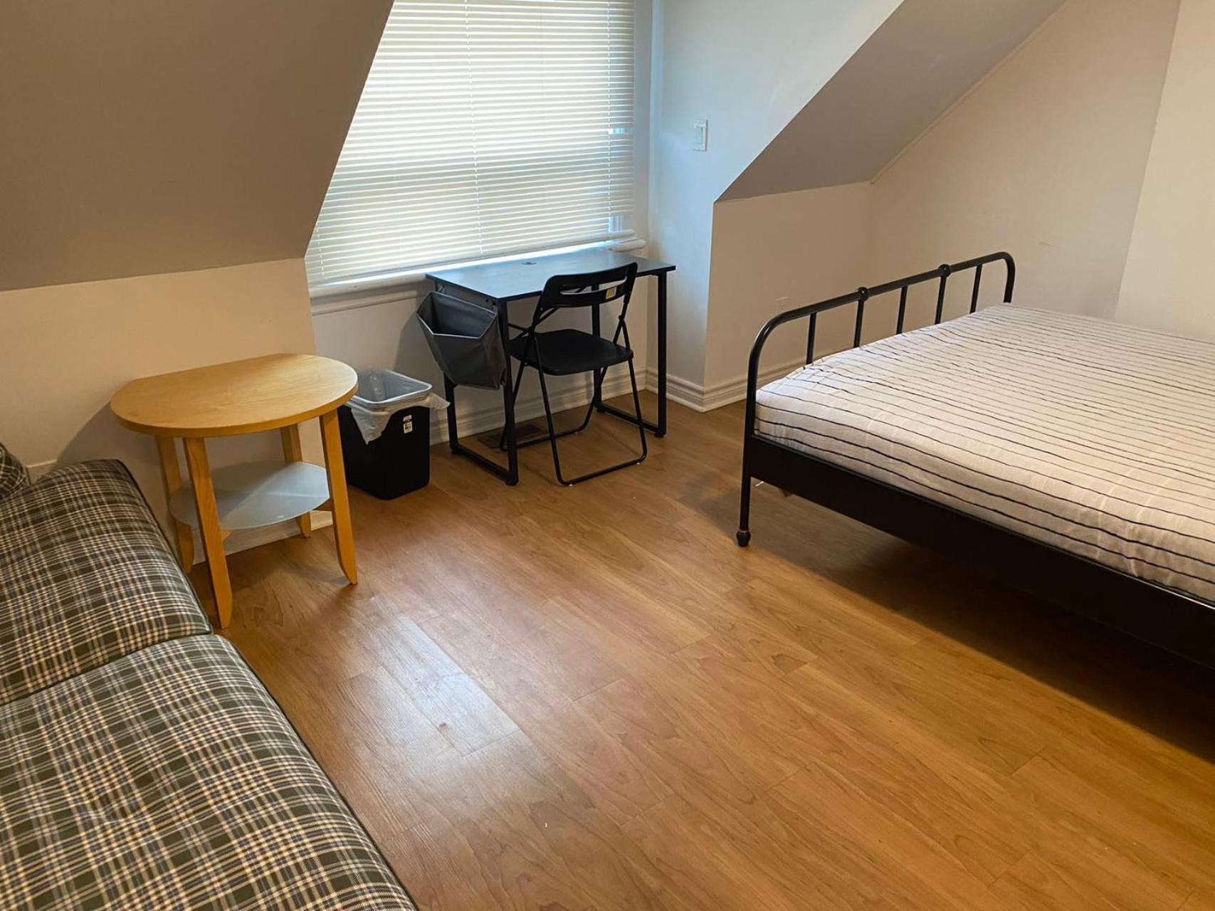 Guest house Quad With Private Bathroom 536a-two Bedrooms Toronto