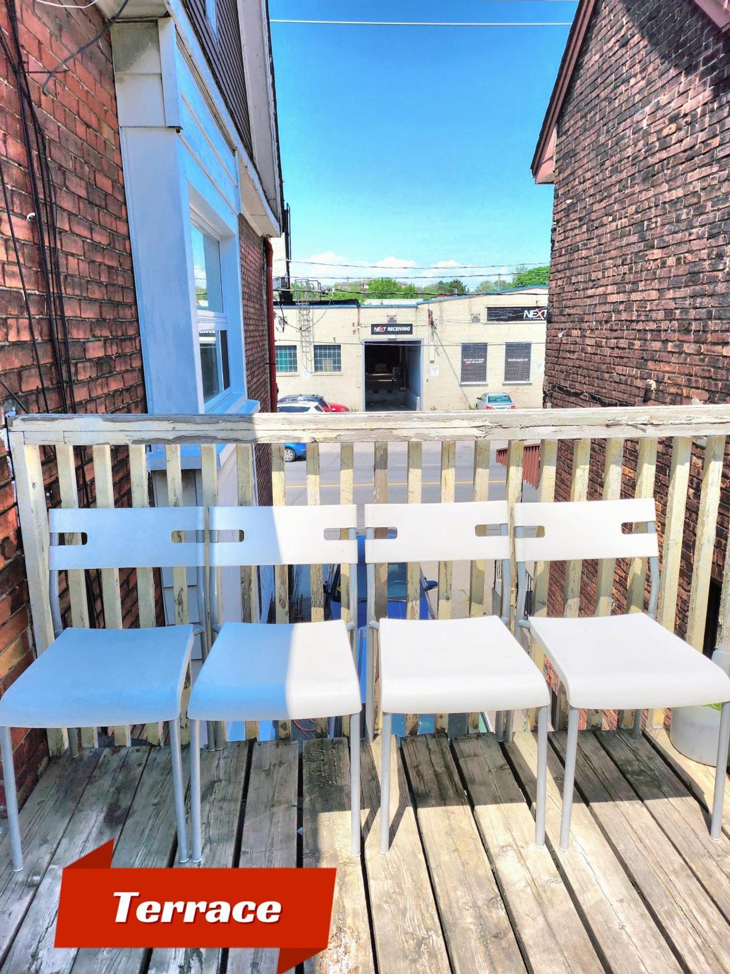 Homestay Quadruple Private With Netflix & Laundry, Balcony & Self Check-in