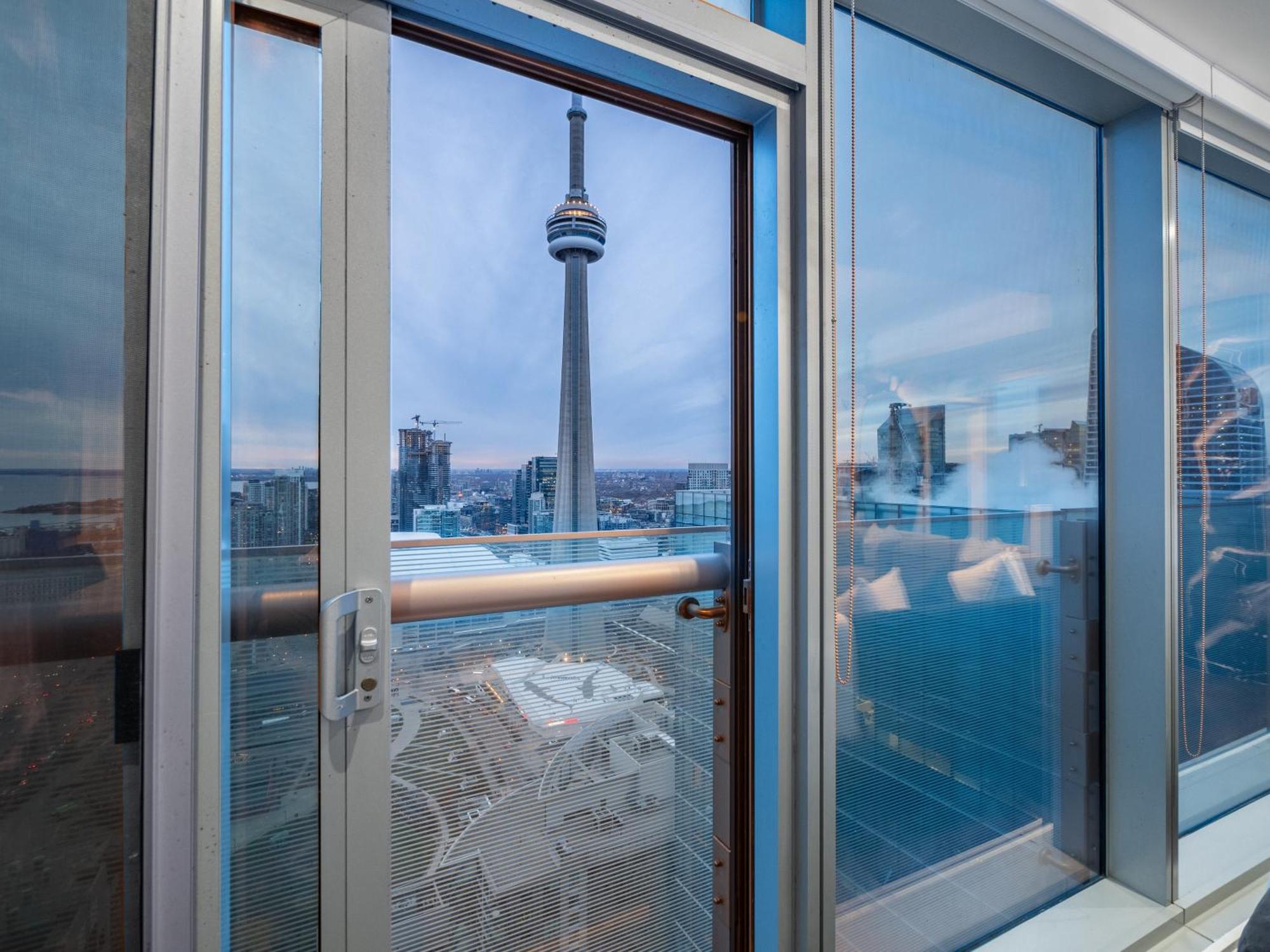 Apartment Luxury 2br Entertainment District Downtown Cn Tower View Balcony Pool & Hot Tub *