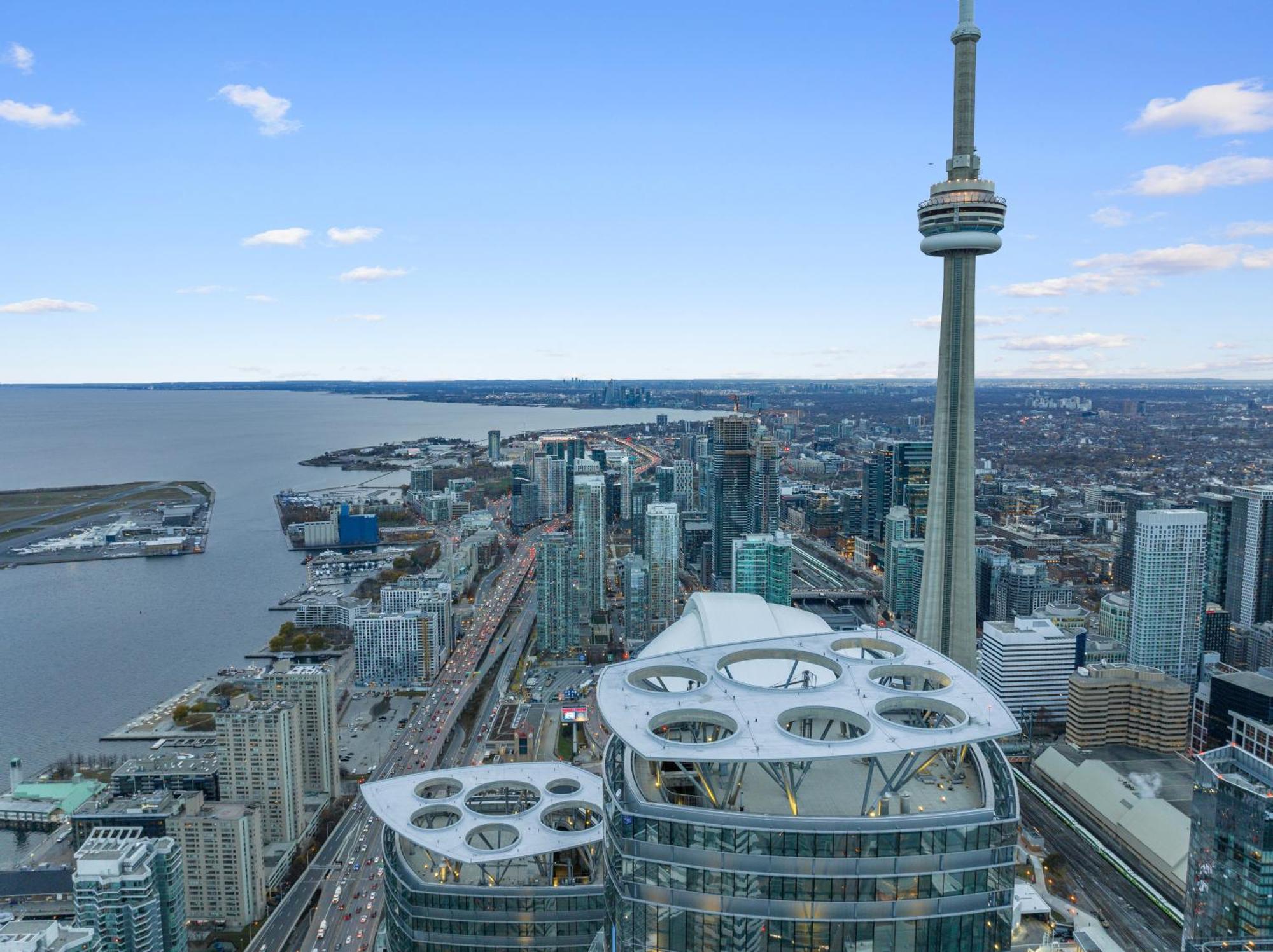 Luxury 2br Entertainment District Downtown Cn Tower View Balcony Pool & Hot Tub Apartment