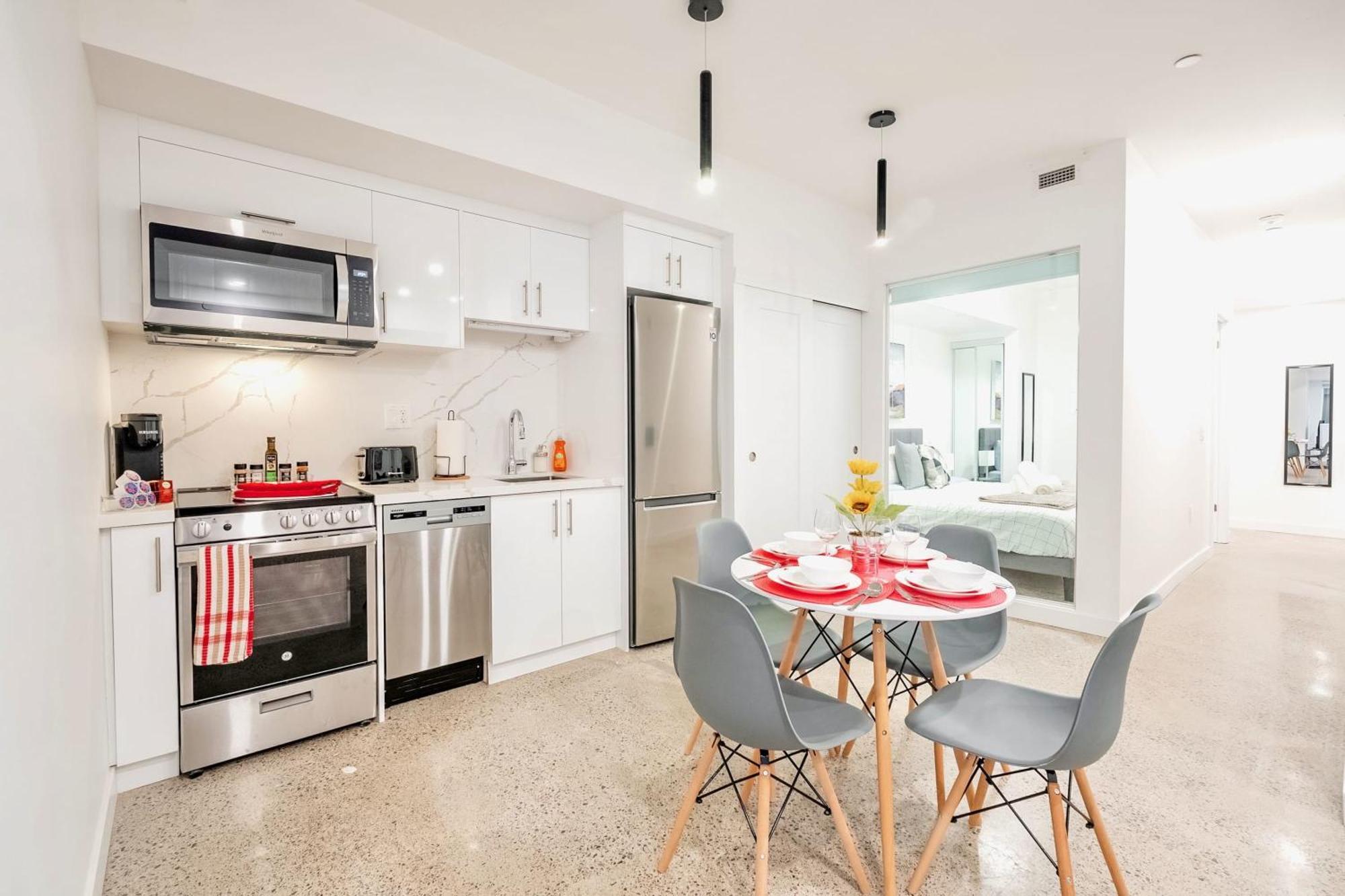 Modern 2br - Regent Park Near Downtown