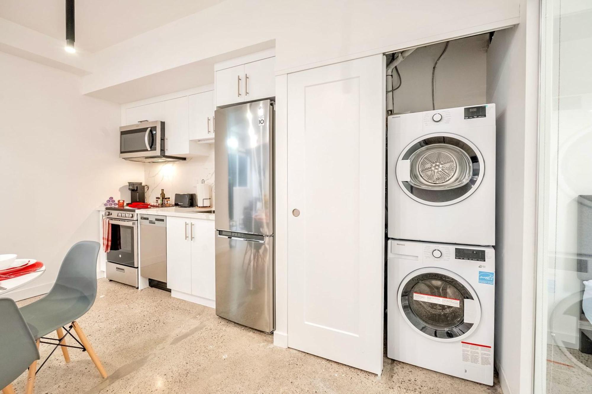Modern 2br - Regent Park Near Downtown *