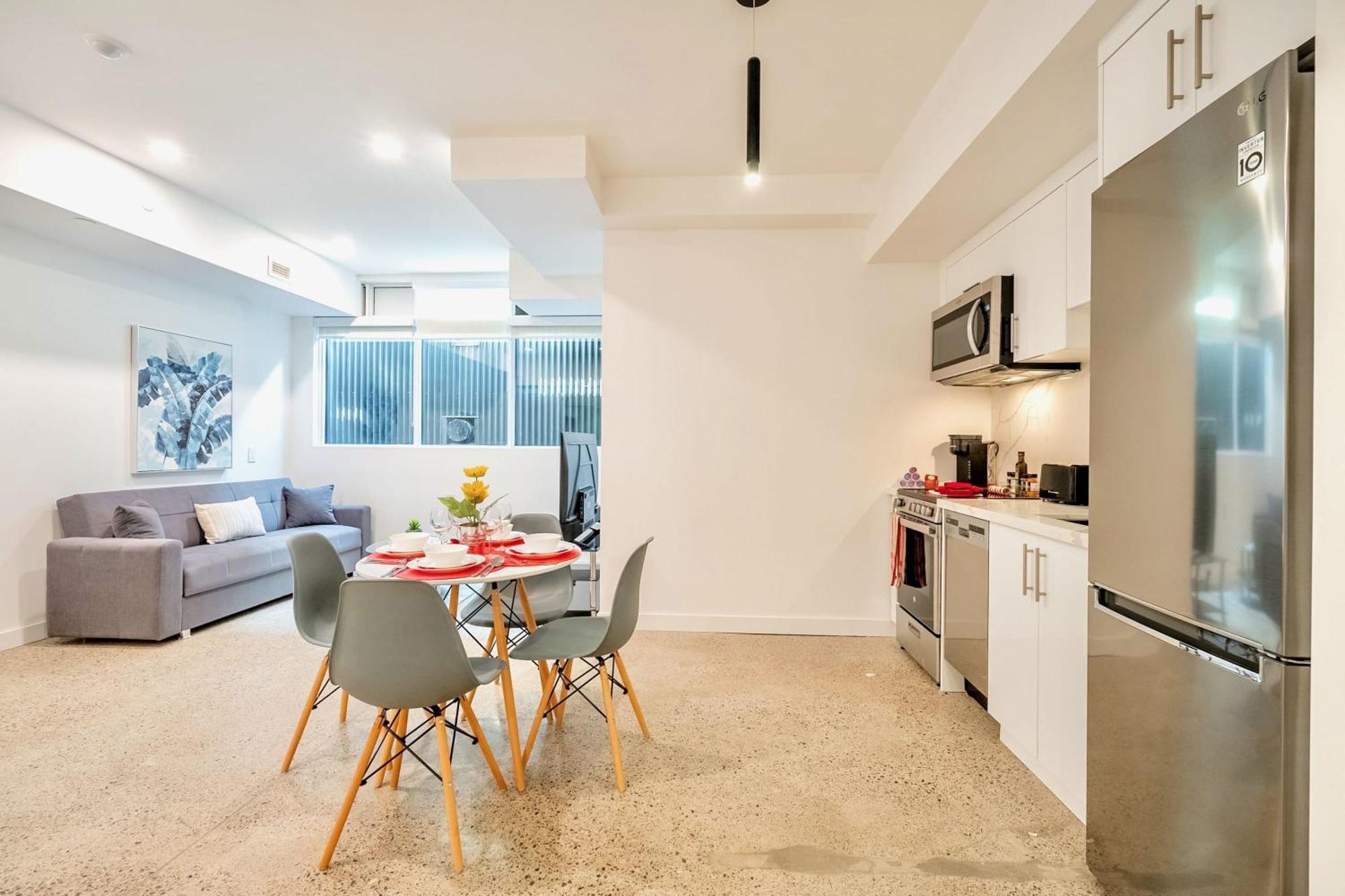 Modern 2br - Regent Park Near Downtown Apartment *