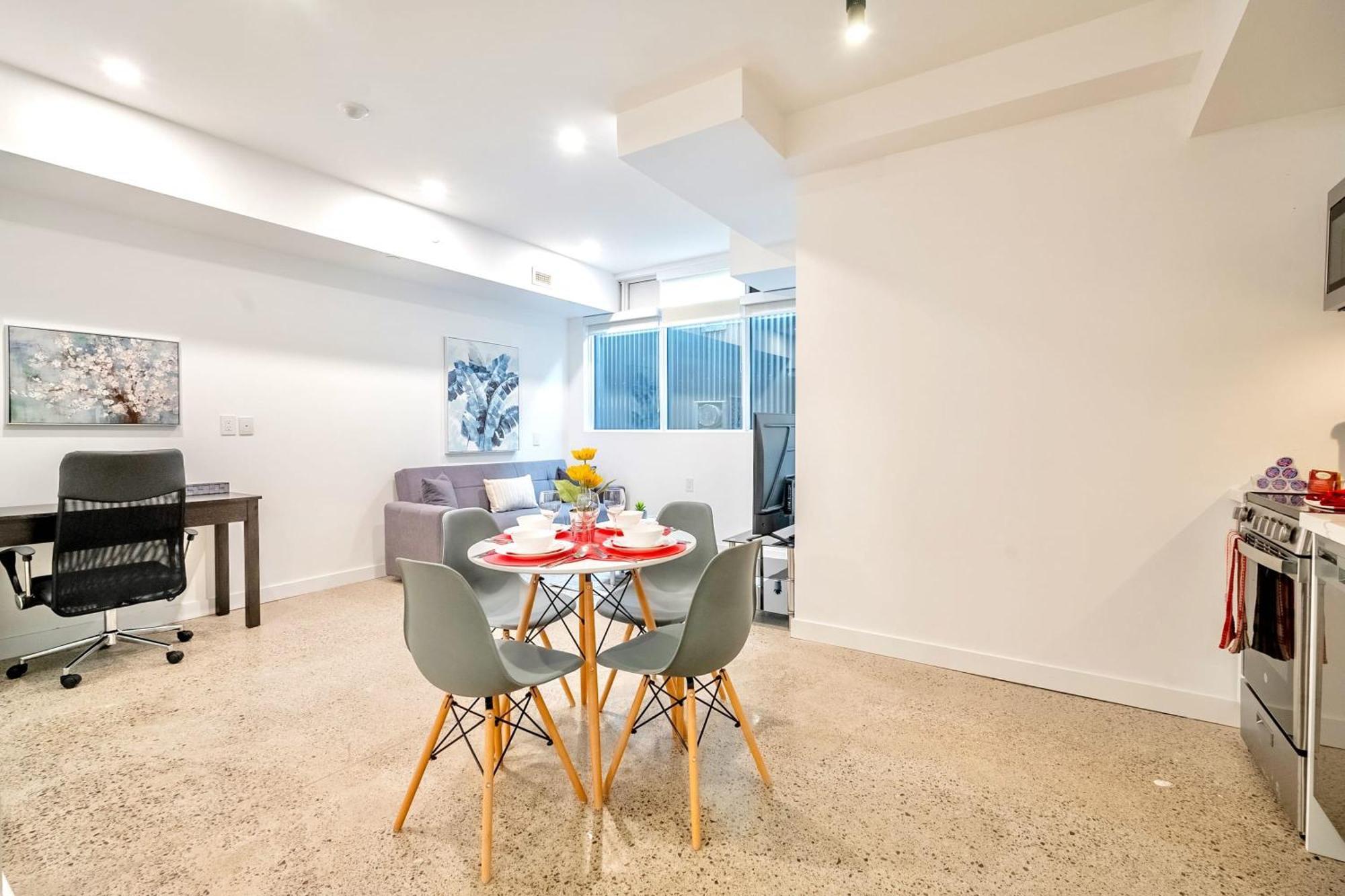 Modern 2br - Regent Park Near Downtown Apartment *