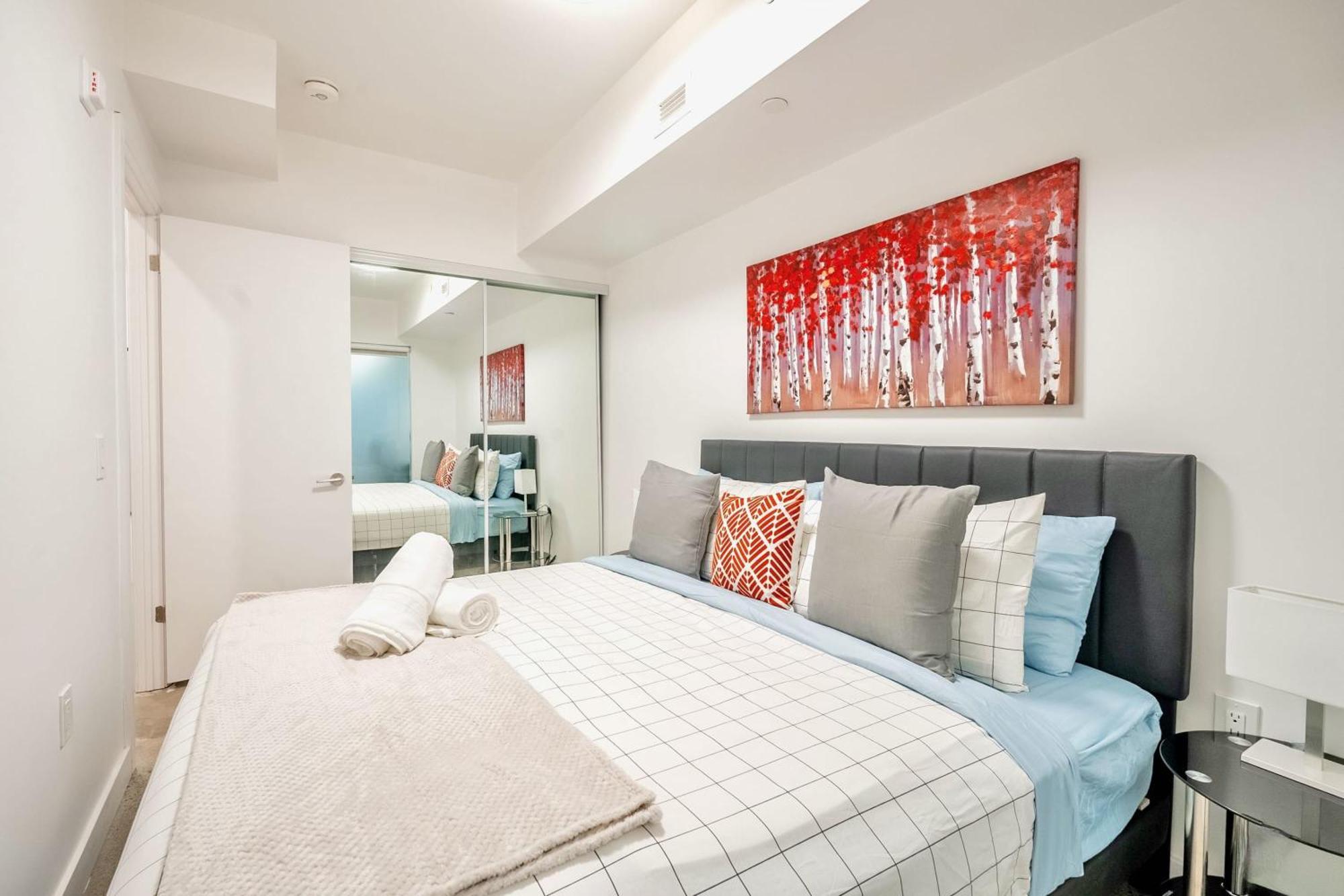 Modern 2br - Regent Park Near Downtown *