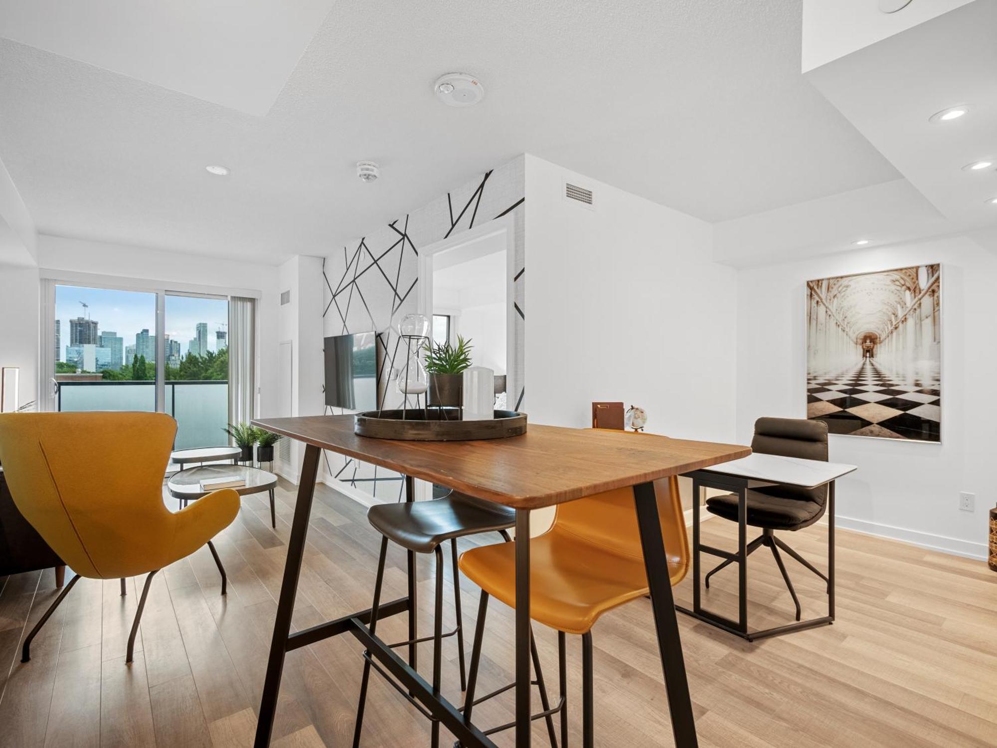 Sleek 1br & Office - Cn Tower, Skyline View *