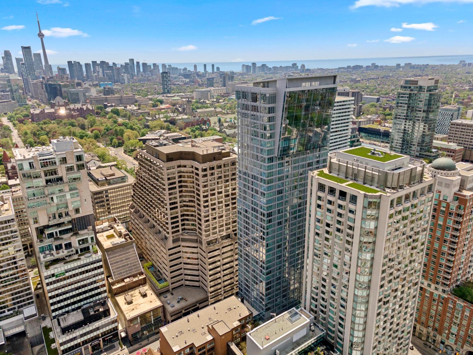 The Estate - Yorkville Apartment