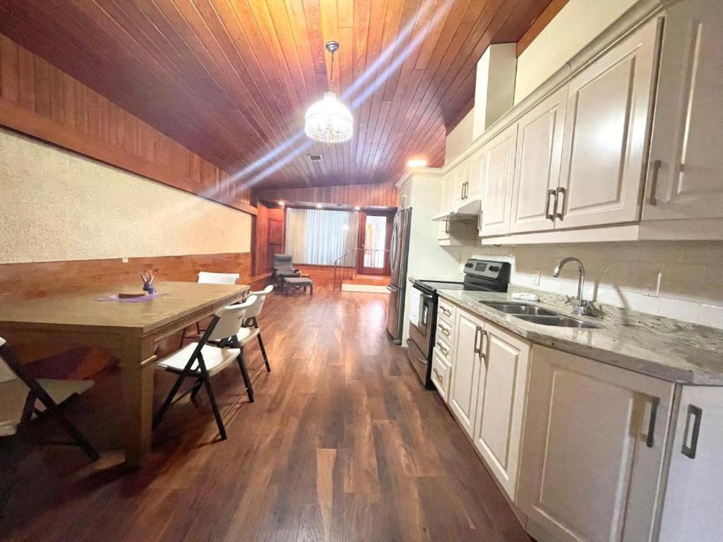 Vihome-368- Quiet House Near Bayview Village And Subway Toronto