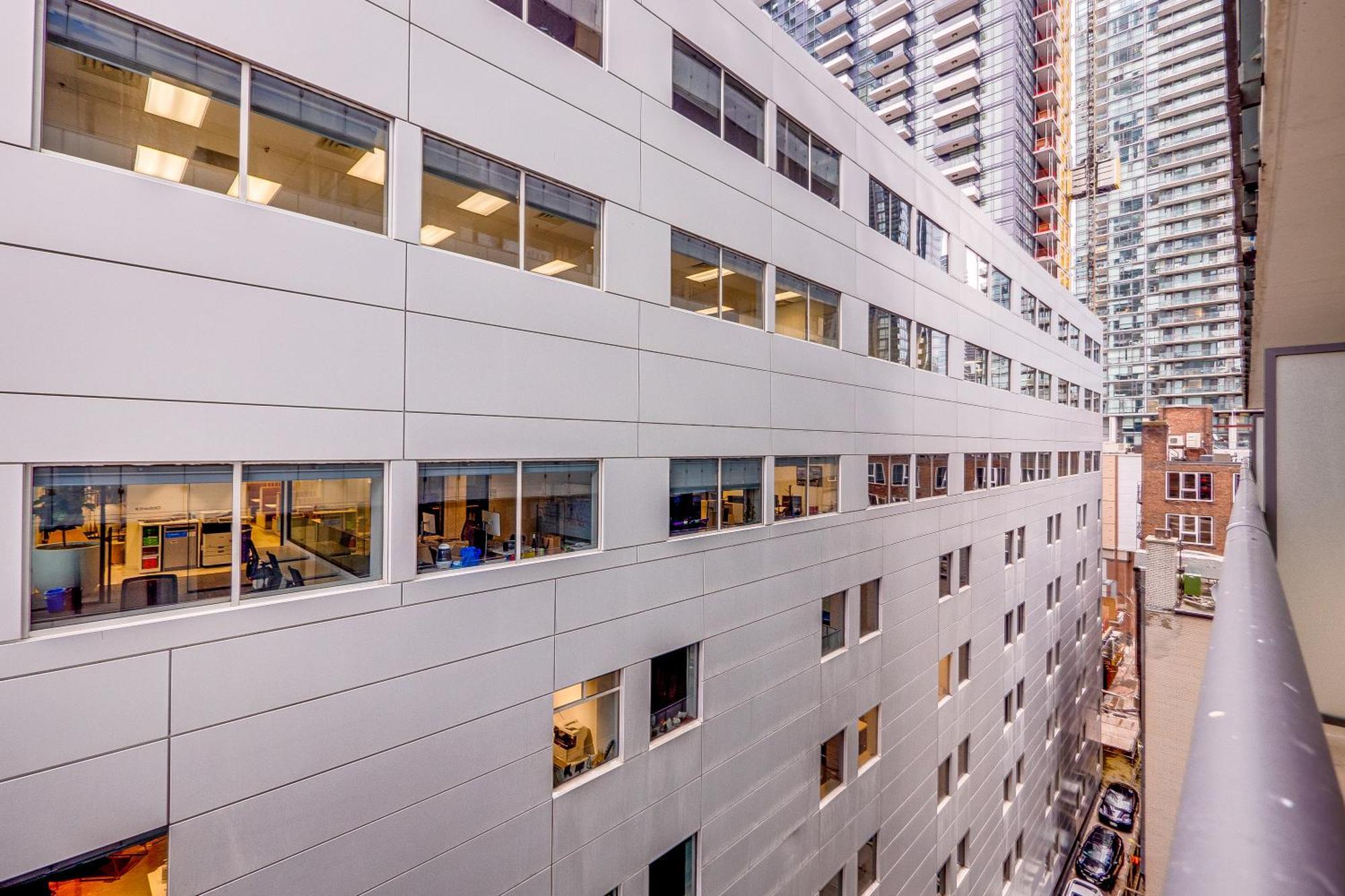 Modern On Peter St - City View Toronto