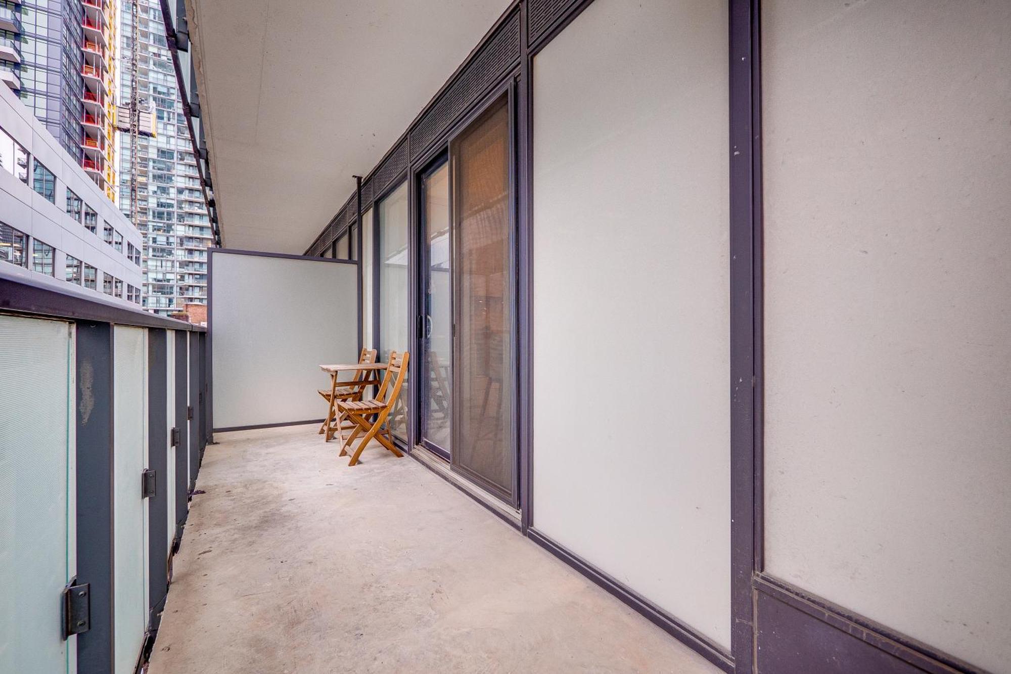 Modern On Peter St - City View Apartment *