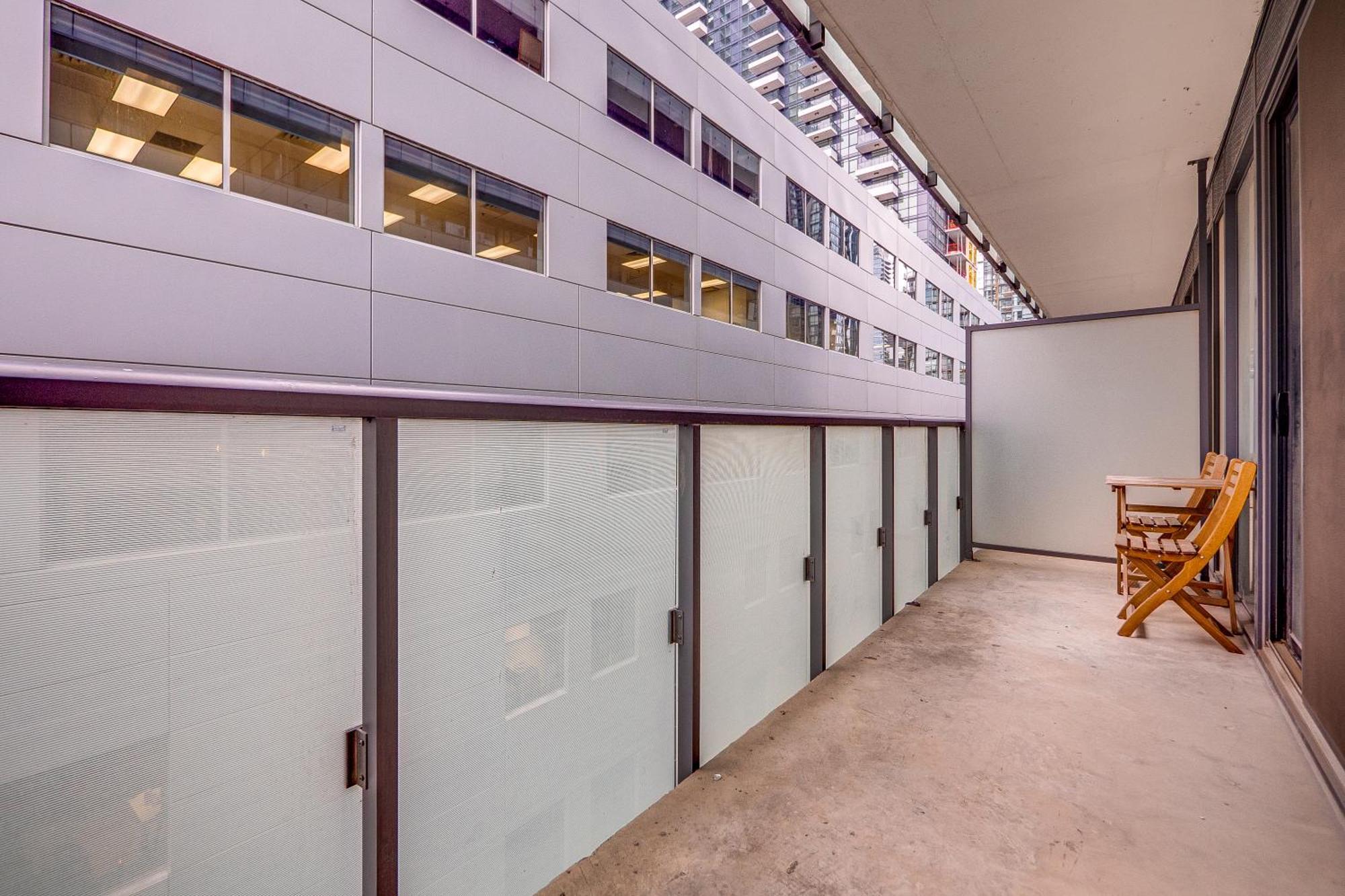Modern On Peter St - City View Apartment
