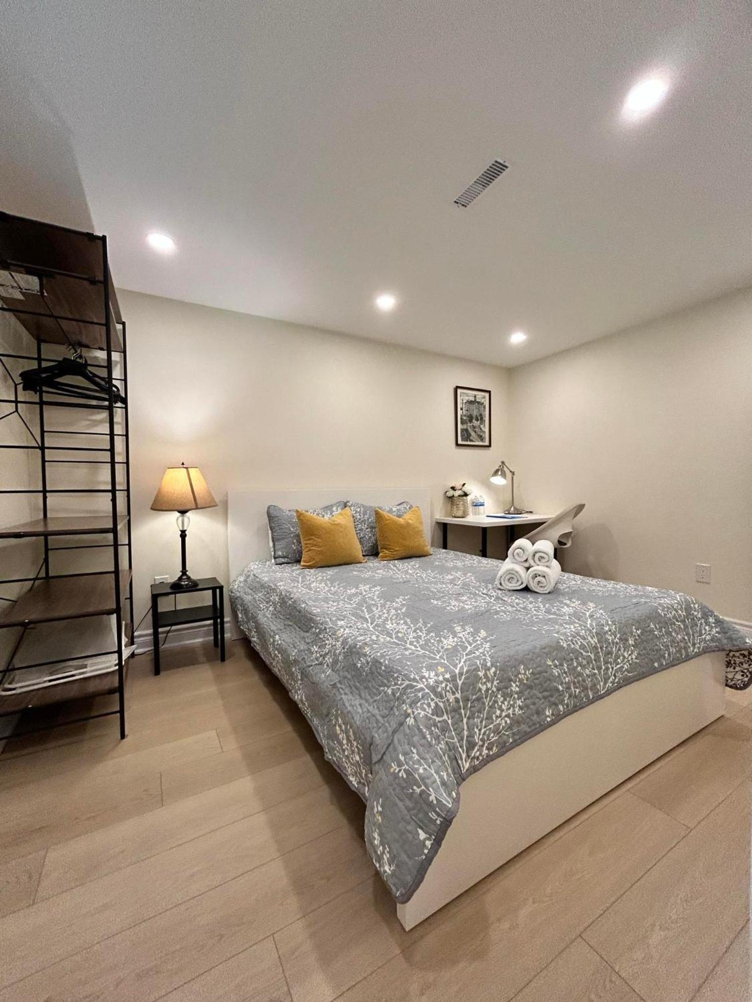 Brand New Lower With Exclusive Bathroom Homestay Toronto
