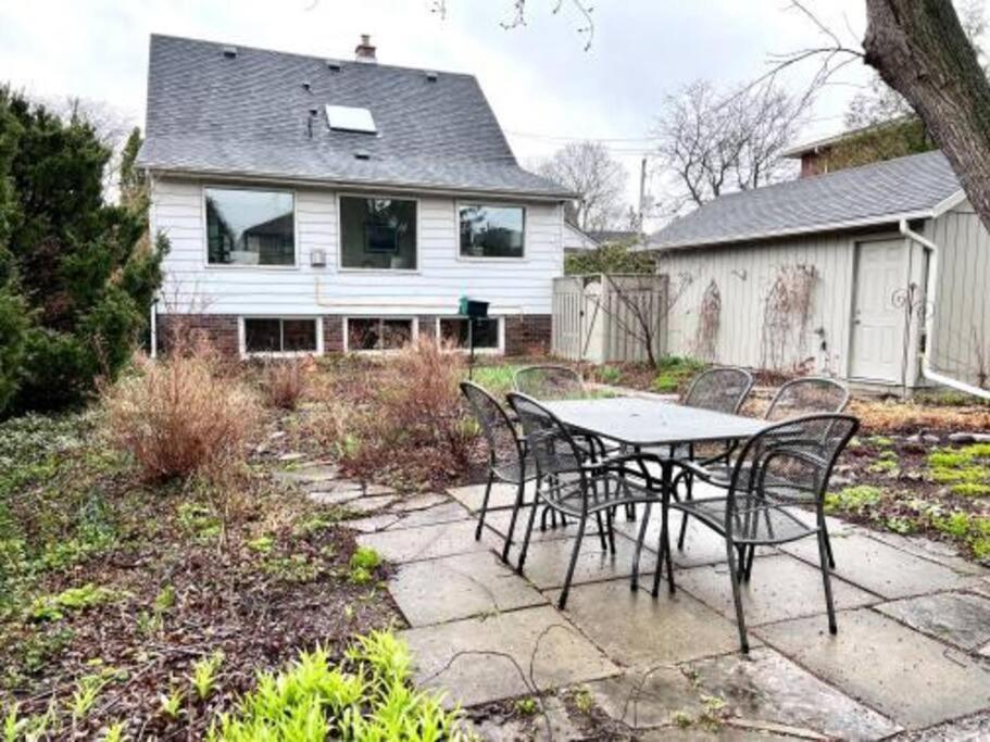 Retro Private Near Finch, Retro House, Wi-fi