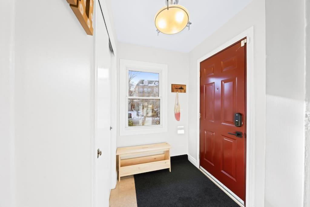 Homestay Retro Private Near Finch, Retro House, Wi-fi *