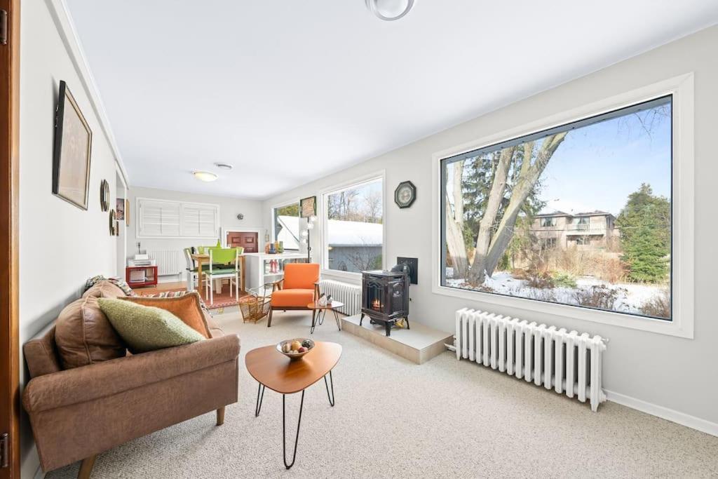Retro Private Near Finch, Retro House, Wi-fi Homestay Toronto