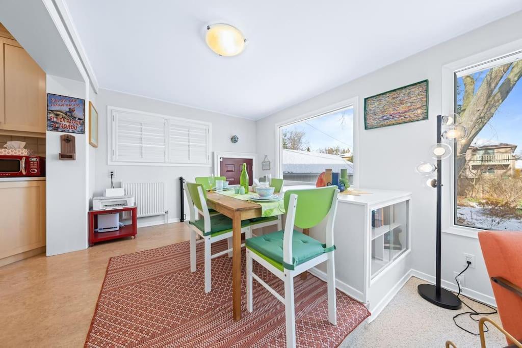 Retro Private Near Finch, Retro House, Wi-fi * Toronto