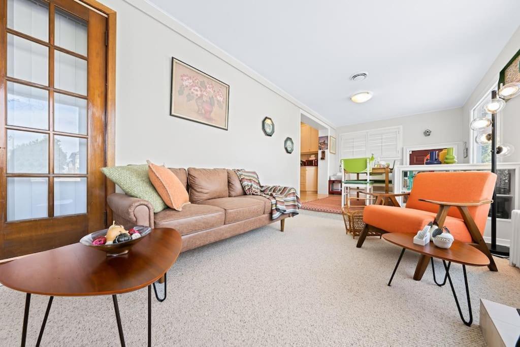 Homestay Retro Private Near Finch, Retro House, Wi-fi