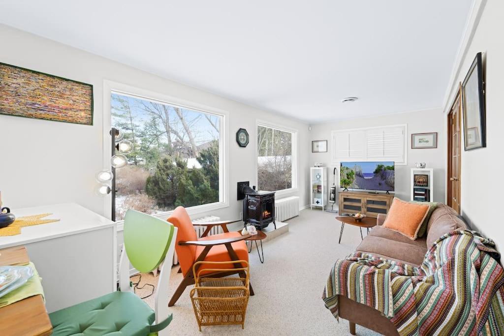 Retro Private Near Finch, Retro House, Wi-fi Homestay Toronto