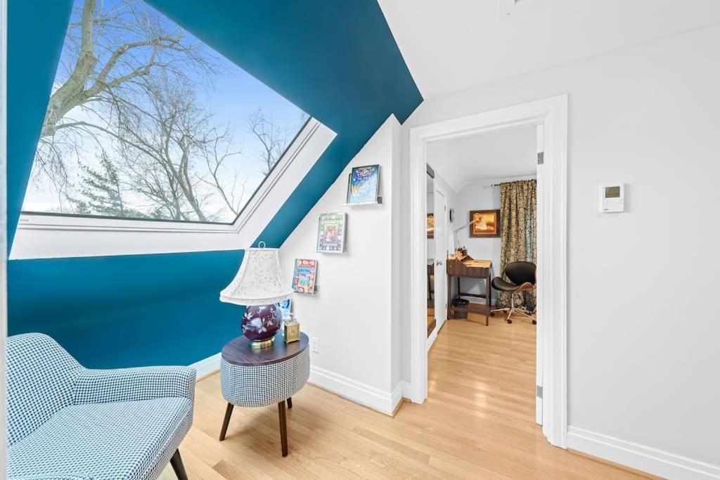 Homestay Retro Private Near Finch, Retro House, Wi-fi Toronto