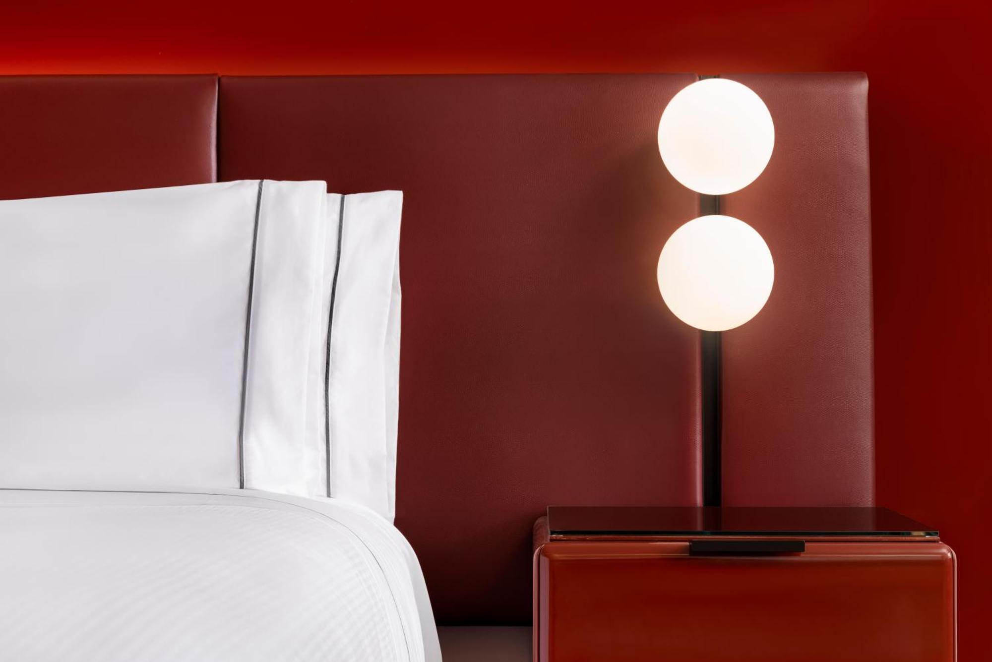 Revery Downtown, Curio Collection By Hilton 4* Toronto