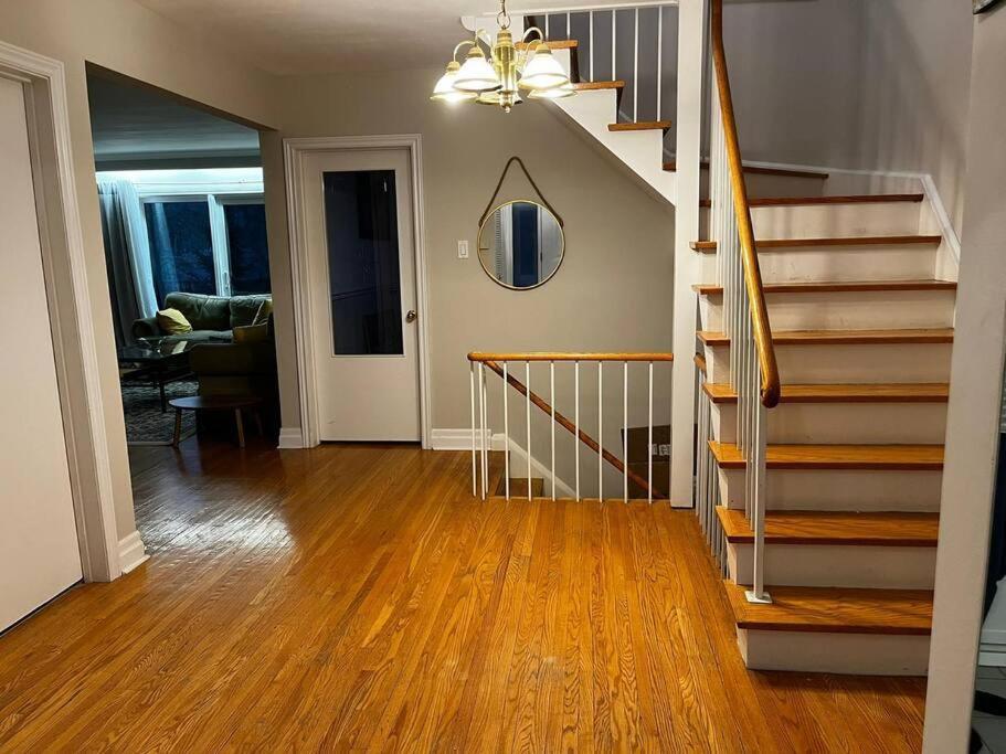 Urban Oasis-spacious Retreat Toronto